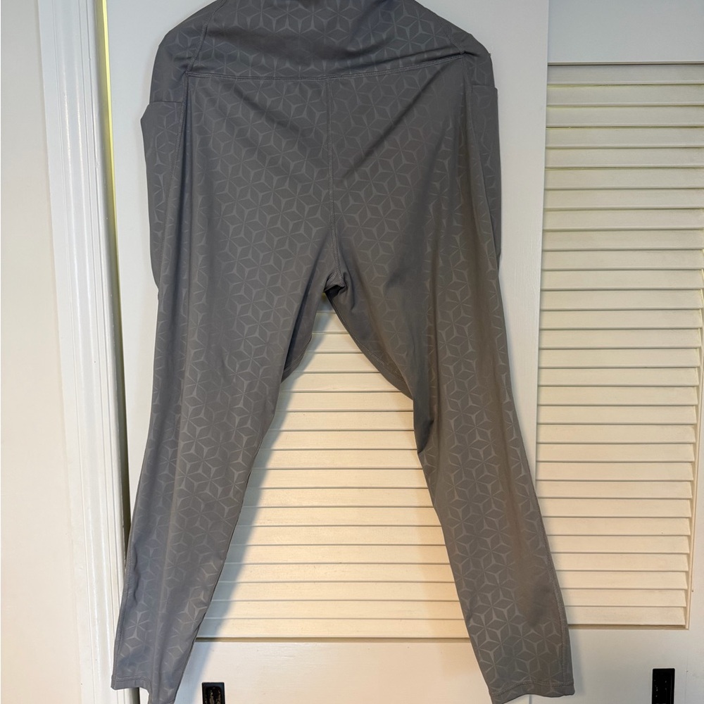 Xersion Gray Patterned Ankle Workout Leggings - image 3